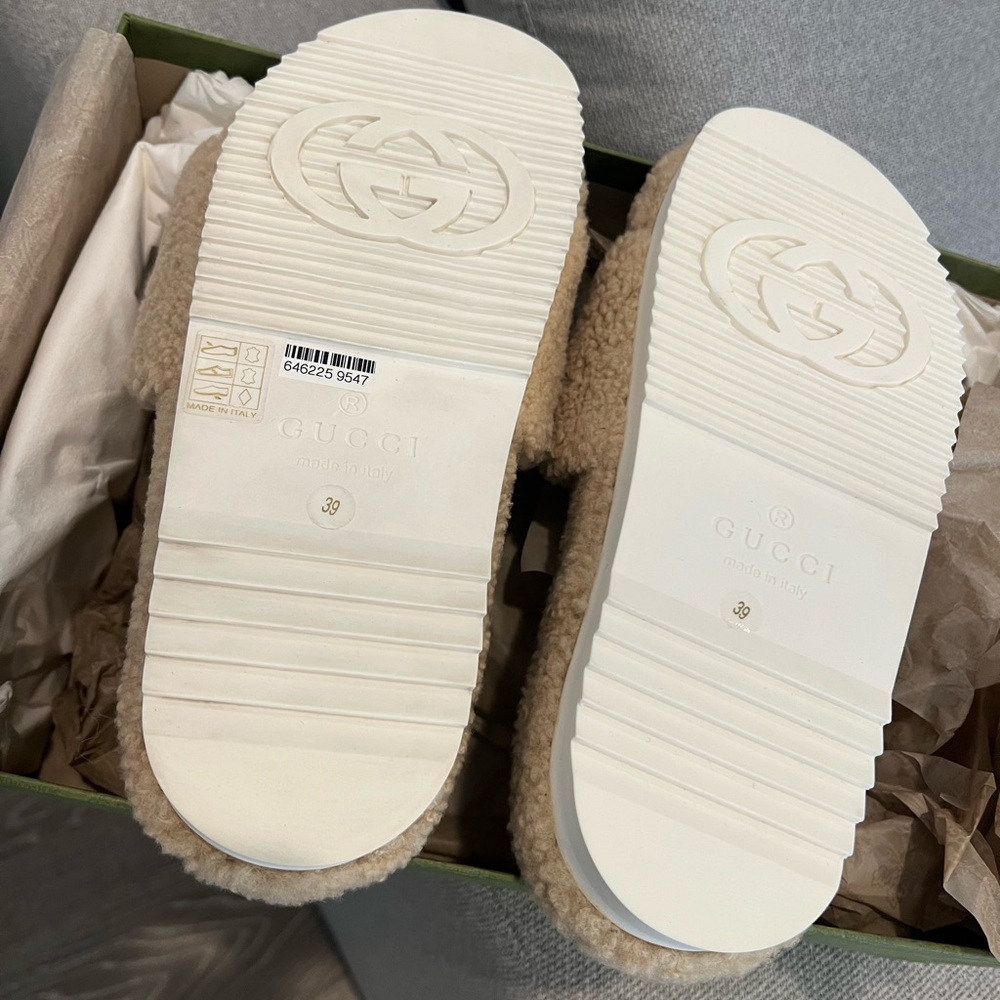 NEW in box. Gucci GG beige shearling fur platform slides - Picture 6 of 11